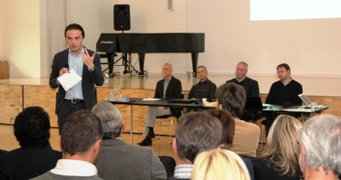 L'assessore Philipp Achammer nel corso del convegno dei dirigenti scolastici