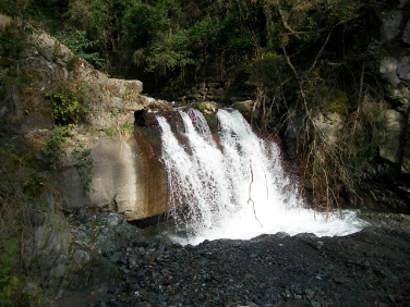 Una briglia danneggiata sul Torrente Tina a Chiusa è stata consolidata. Nella foto prima dell'intervento. (Foto: USP/Rip.Opere Idrauliche)