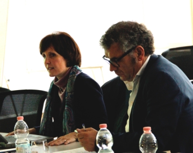 Innovazioe amministrativa 2018: l'assessore Waltraud Deeg assieme al presidente del Consiglio dei Comuni, Andreas Schatzer