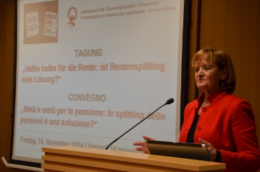L'assessora Martha Stocker nel corso del suo intervento