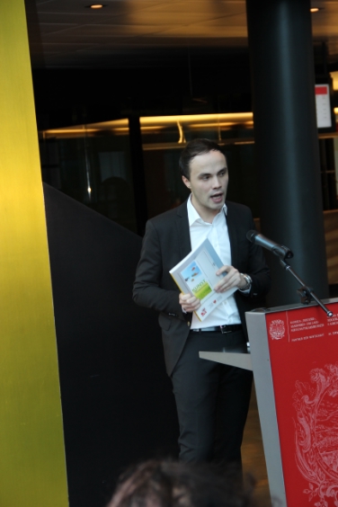 L'arte nello spazio pubblico, come ha detto l'assessore proviciale Philipp Achammer, deve inspirare, irritare e provocare (Foto: USP/jw)