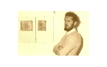 Dopo gli studi all'Accademia di Vienna, nel 1979 Vallazza fece ritorno a Ortisei