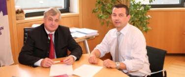 L'assessore provinciale ladino Florian Mussner ed il neo direttore dell'area innovazione e orientamento, Felix Ploner (Foto: USP/R.Clara)