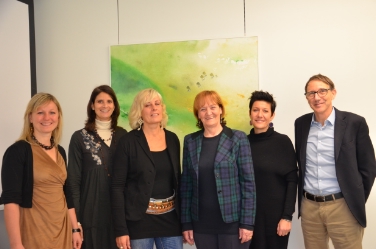 Martina Vieider, Alexa Nösslinger ed Anne Savio con l'assessora Stocker, Verena Oberrauch ed il direttore Hölzl