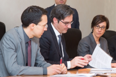 L'assessore Tommasini, il presidente Kompatscher e la presidente di Pensplan Laura Costa (Foto: USP/ohn)