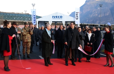 Taglio del nastro: Arno Kompatscher e Roberto Cibrario Assereto inaugurano la nuova pista prove della Iveco