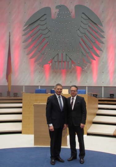 Il direttore della Ripartizione lavoro, Helmuth Sinn (a sin.) con il presidente dell'Agenzia tedesco-federale per il lavoro, Frank Wiese, a Bonn