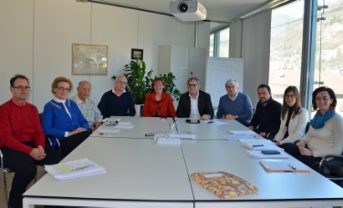 Sensibilizzare per la donazione organi: l'assessora Stocker, il presidente del Consorzio dei comuni Andreas Schatzer, i rappresentanti di AIDO e Ripartizione provinciale sanità (FOTO: USP/Angelika Schrott)