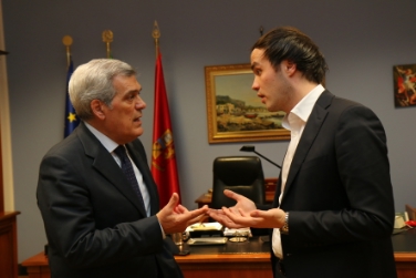 L'assessore Philipp Achammer a colloquio con il questore Carluccio.