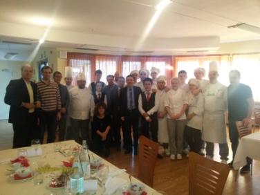 L'assessore Tommasini al termine del sopralluogo alla Scuola alberghiera "Ritz" di Merano