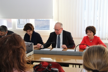 L'assessora provinciale Deeg con i vertici locali dell'INPS Warasin e Meraner (Foto USP/jw)