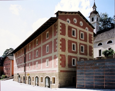Un'immagine esterna del Granaio Cadipietra