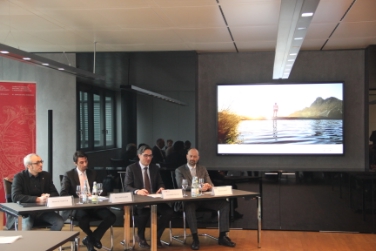 Il punto verso Expo 2015: da sinistra, l'architetto Benedikter, il direttore Pappalardo, il presidente Kompatscher, il direttore Prast (Foto Camera di commercio/Obexer)
