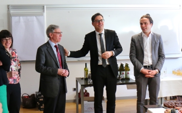 Günther Andergassen ha prestato oltre 42 anni di servizio in Provincia. Nella foto assieme al presidente Kompatscher (2° da dx) e all'assessore Achammer (1° da dx) (Foto: USP/I. Dejaco)