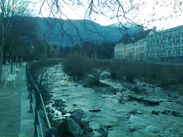 I lavori di sfolimento della vegetazione ripariale lungo il Passirio a Merano per garantire maggiore sicurezza alla città in caso di eventi di piena (Foto: USP/BaciniMontani-M.Spagnolo)
