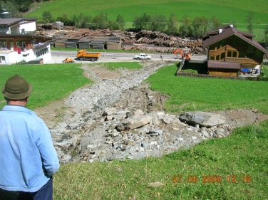 Lavori per prevenire eventi di piena (nella foto quelli del 2009) su rio Hatzl a Luttago (Foto:USP/Uff. Sistemazione bacini montani est)