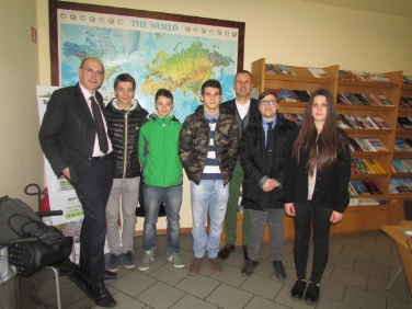Gli allievi della Scuola professionale "EInaudi" presso l'Agenzia viaggi Luis Pichler di Bolzano