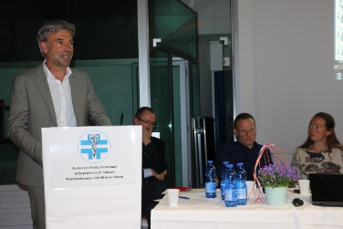 L'assessore Schuler e (da sin.) il presidente dell'Ordine Franz Hintner, il suo vice Walter Beretta e la segretaria Monika Hinterhuber (Foto USP/mac)