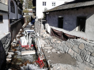 Lavori sull'Isarco a Colle Isarco. Gli interventi di sistemazione sono stati sfruttati i mesi invernali (Foto: Ripartizione Opere idrauliche)