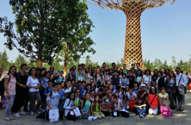 Le scolaresche altoatesine in visita all'Expo. Al Padiglione Italia hanno illustrato i loro progetti nell'ambito dell'iniziativa "Vivaio scuole"