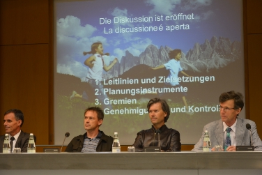 Da sinistra: l'assessore Theiner, Frank Weber, Peter Kasal e Anton Aschbacher (Foto USP/rm)