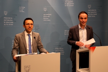 Gli assessori Tommasini e Achammer alla presentazione del nuovo ddl (Foto USP/mb)