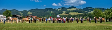Ottimi risultati per i cavalli avelignesi altoatesini all'esposizione mondiale della razza di Ebbs/Kufstein (A) alla quale era presente l'assessore provinciale Arnold Schuler (7. da sx) - Foto: USP/A.Mair