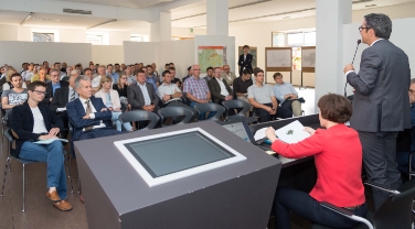 Portare internet veloce sul territorio: questo l'obiettivo del presidente Kompatscher e dell'assessora Deeg