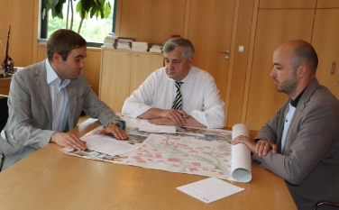 Kofler, l'assessore Mussner e Baumgartner nel corso dell'incontro