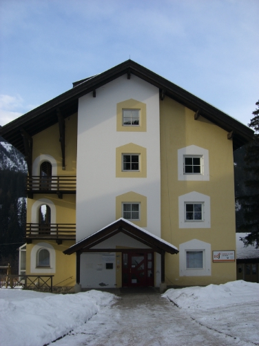 La ex casa di riposo di Piccolino al cui interno troveranno posto l'orientamento professionale ladino e la sede del circolo didattico delle scuole dell'infanzia