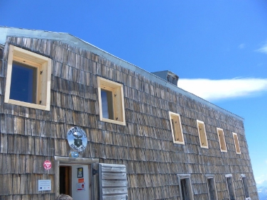 Il rifugio Biasi al Bicchiere, dove si sono conclusi parziali lavori di risanamento