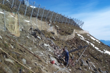 Si susseguono negli anni gli interventi sulla valanga Eberhöfer in val Martello (Foto Ripartizione opere idrauliche)
