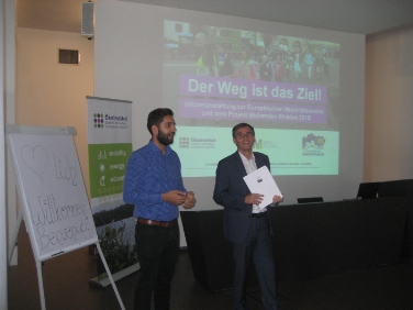 Andreas Pichler el'assessore Richard Theiner alla presentazione agli amministratori locali