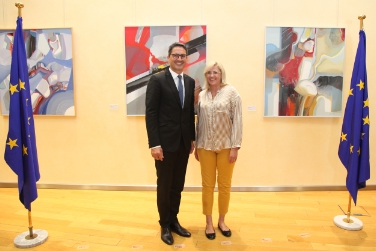 Il presidente Kompatscher con la commissaria UE Cretu a Bruxelles (Foto Alexander Louvet)