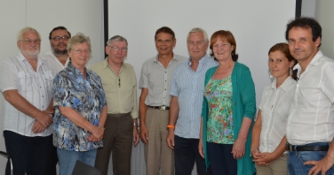 L'assessora Stocker e i responsabili della Ripartizione Lavoro e dell'Ufficio Osservazione Mercato del Lavoro, Helmuth Sinn e Stefan Luther, incontrano una delegazione della Federazione degli altoatesini in Austria (Foto: USP/mp)