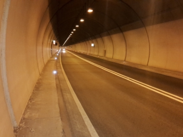 Ass. Mussner: gli elementi luminosi a led rendono più visibile l'andamento della lunga galleria