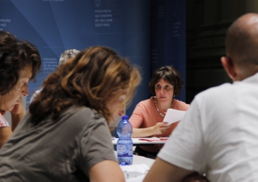 L'assessora Deeg ha guidato il nuovo incontro della Consulta per la famiglia (Foto USP/Karin Leiter)
