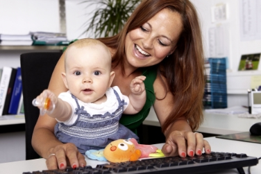 Conciliabilità tra lavoro e famiglia, una delle sfide centrali per il futuro della società altoatesina
