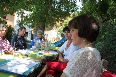 L'assessora Deeg ha presentato le linee guida assistenza infanzia ai vertici dell'organizzazione provinciale delle donne contadine (Foto: USP/C.Plaseller)