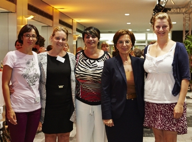 Convegno "Donne e media" a Monaco di Baviera. Donne della Commissione provinciale alle pari opportunità assieme alla ministra della Baviera Emilia Müller(Foto: StMAS, Nikolaus Schäffler)