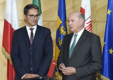 Il presidente Arno Kompatscher con il collega dell’Austria inferiore Erwin Pröll nell’incontro a St. Pölten. (Foto NÖ Landespressedienst/Filzwieser)