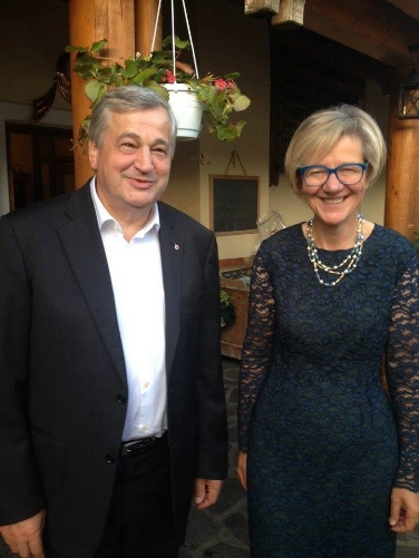 L'ispettrice Romi Crazzolara con l'assessore alle scuole ladine Florian Mussner (Foto: USP/Hannelore Insam)