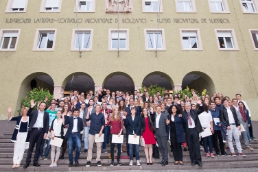 Foto di gruppo con i migliori neo-diplomati altoatesini