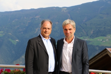 Terrazza con vista sull'agricoltura altoatesina: Arnold Schuler e Giuseppe Castiglione