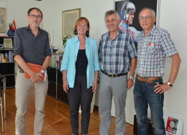 L'assessora Stocker con la delegazione delle associazioni di tiro a segno
