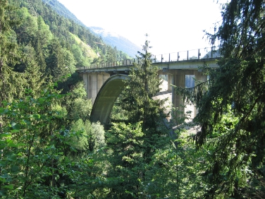 Il ponte "Castel d'Ultimo" sulla provinciale a San Pancrazio è il 2° ponte più lungo in Alto Adige e risale agli anni '60 (Foto: USP/Uff.TecnicoStradeOvest)