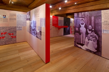 Visita guidata alla mostra "Masi senza uomini" con la curatrice Brigitte Strauß il 27.09 Museo provinciale degli usi e costumi a Teodone (FOTO: Caroline Renzler)