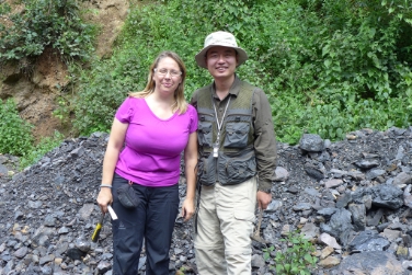 Evelyn Kustatscher con il professore di paleontologia Zhou Feng