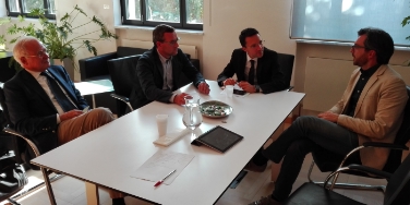 Il vicepresidente della Provincia Christian Tommasini durante l'incontro con la Giunta comunale di Laives. Alla sua sx nella foto il sindaco Christian Bianchi (Foto. USP/F.Oliver)