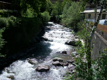 Sei briglie di contenimento su Rio Gardena saranno eliminate nel tratto del Rio Gardena di circa 300 metri compreso fra la confluenza con il fiume Isarco e il viadotto dell'autostrada del Brennero